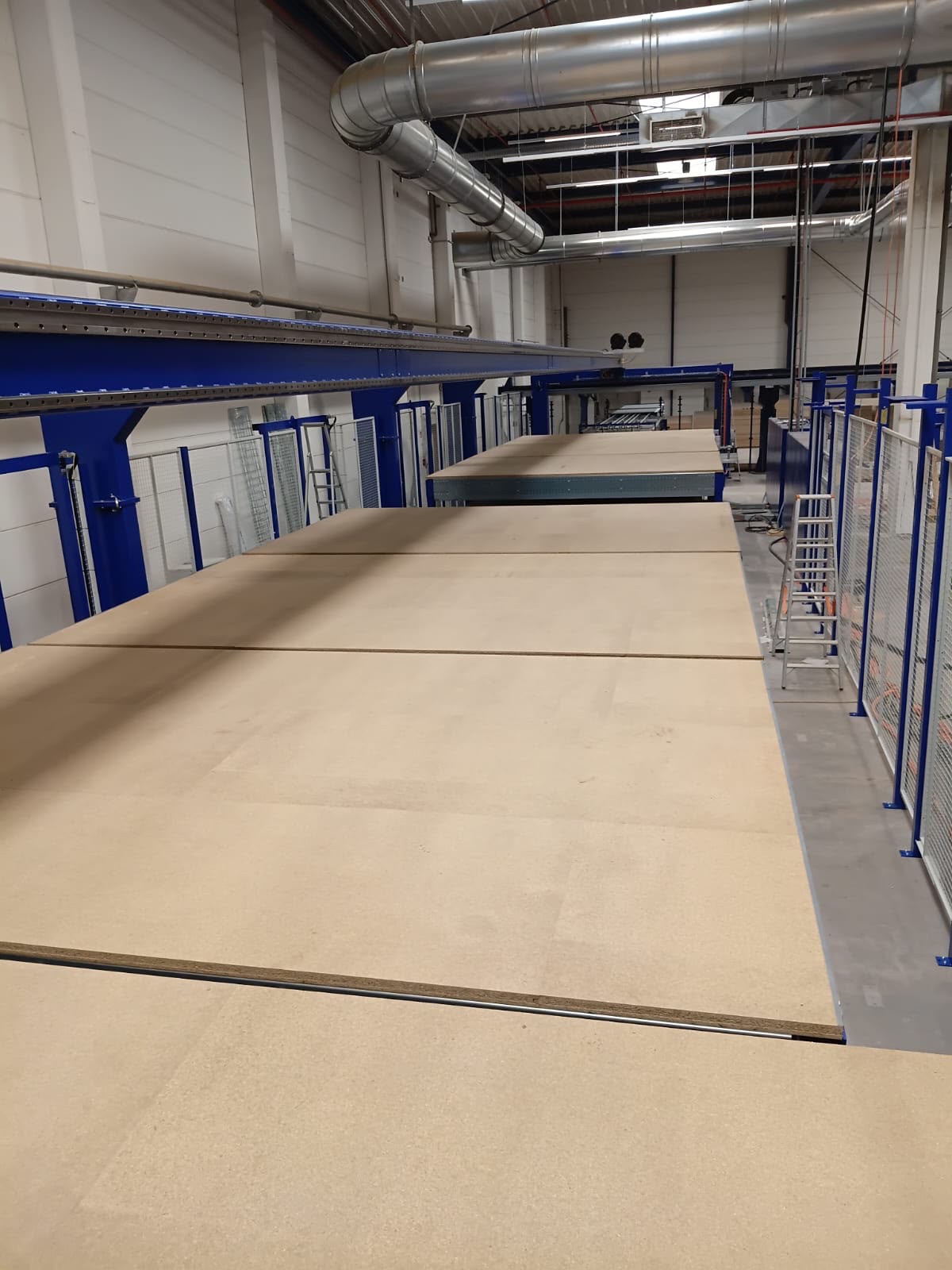 Completed mezzanine floor deck above the production hall — Ballerina-Küchen, Rödinghausen