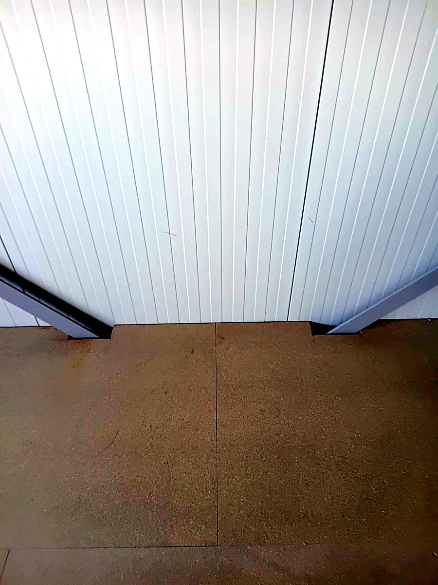 Detail of the mezzanine floor meeting the hall wall — DWB investments B.V., Purmerend