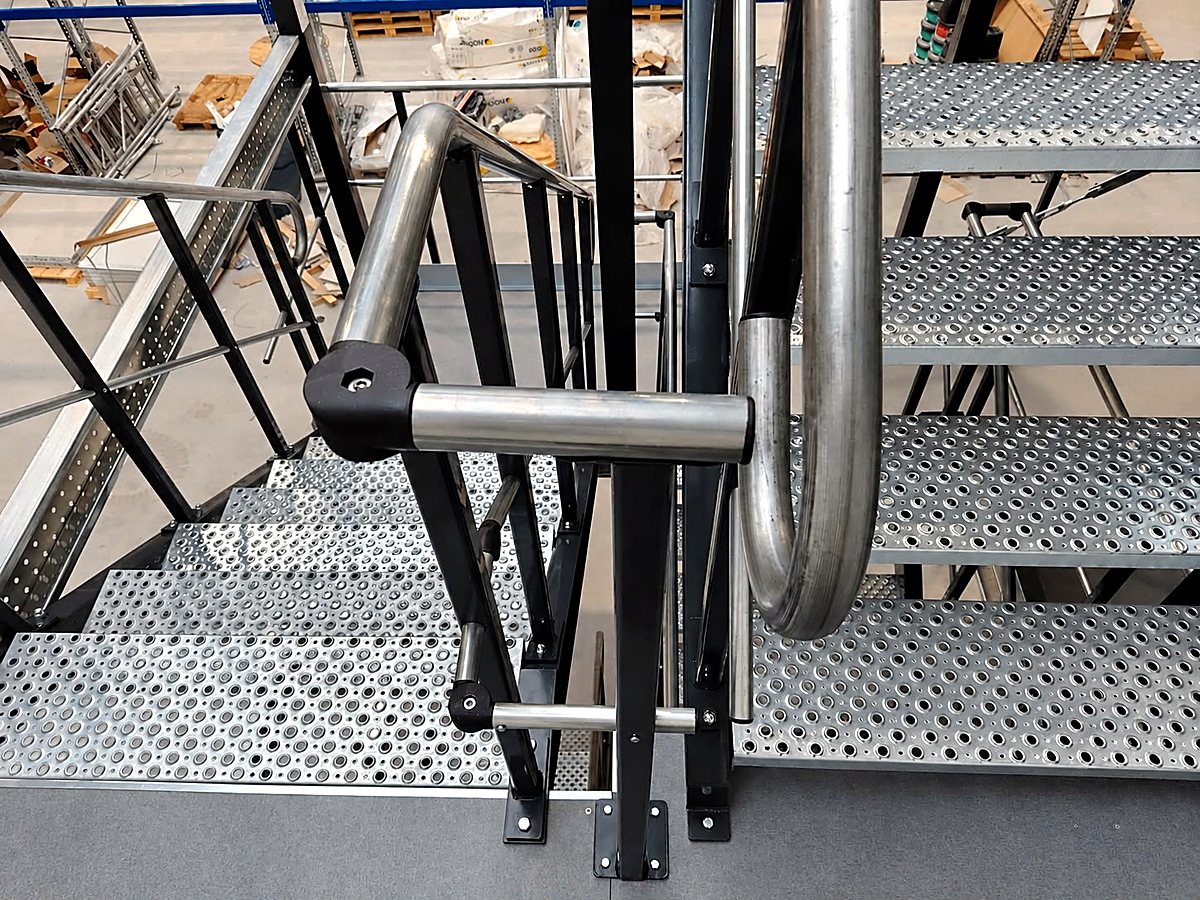 Detail of the stainless steel staircase handrail — Yido Wheels GmbH, Wedemark